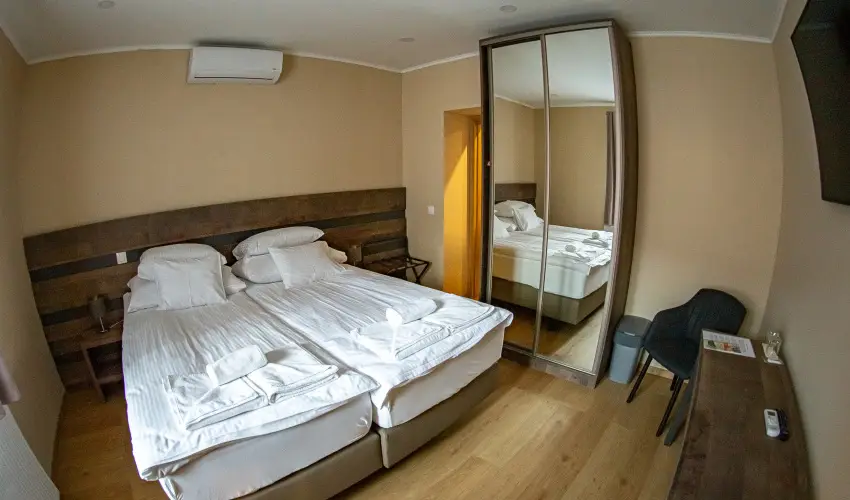 reg Miskolcz Hotel Miskolc - Nyugdjas kedvezmnyes rak frdbelpvel (1 jtl)
