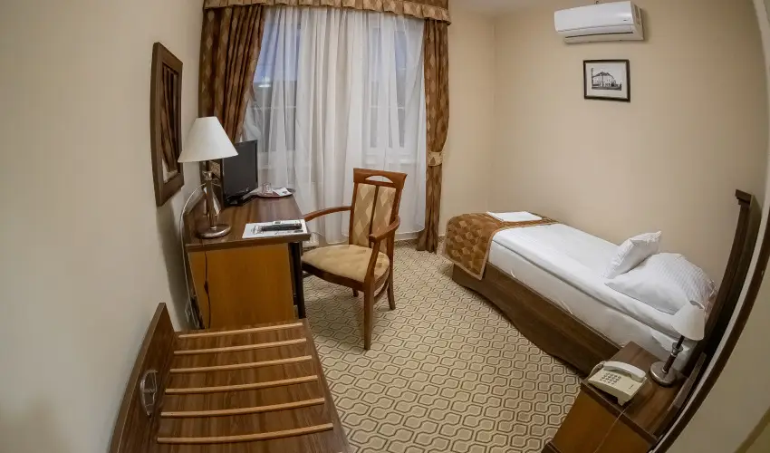 reg Miskolcz Hotel Miskolc - Nyugdjas kedvezmnyes rak frdbelpvel (1 jtl)