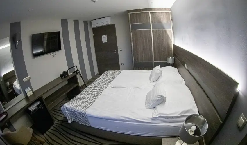 �reg Miskolcz Hotel Miskolc - Nyugd�jas kedvezm�nyes �rak f�rd�bel�p�vel (1 �jt�l)