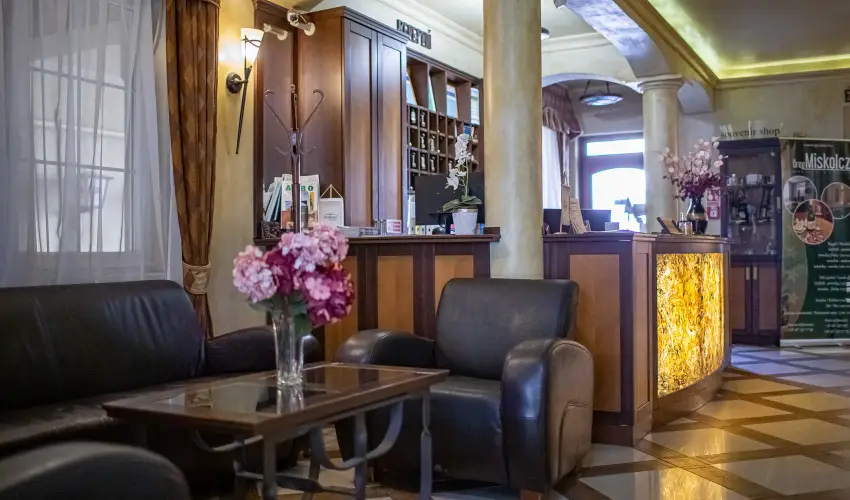 �reg Miskolcz Hotel Miskolc - Nyugd�jas kedvezm�nyes �rak f�rd�bel�p�vel (1 �jt�l)