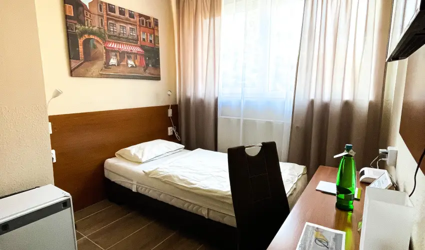 reg-t Hotel Tata - Nyugdjas kedvezmnyes rak reggelis elltssal (1 jtl)