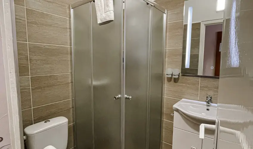 reg-t Hotel Tata - Nyugdjas kedvezmnyes rak reggelis elltssal (1 jtl)