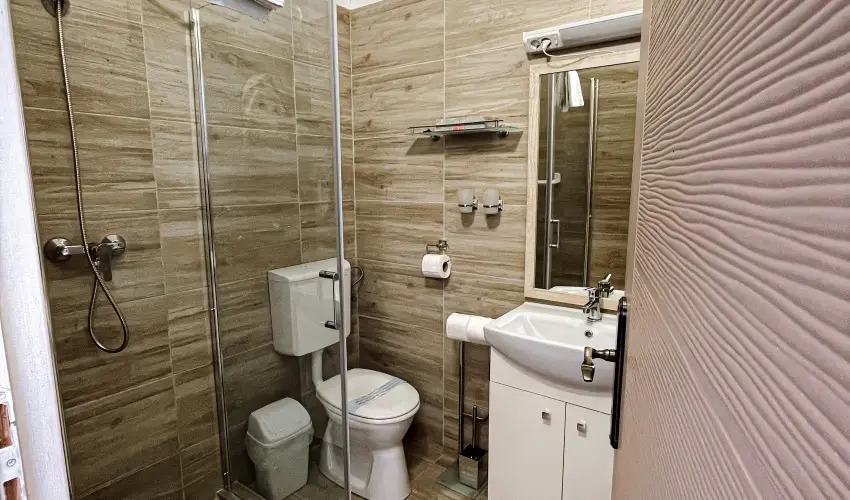 reg-t Hotel Tata - Nyugdjas kedvezmnyes rak reggelis elltssal (1 jtl)