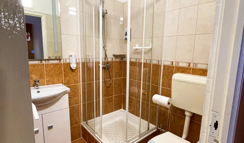 reg-t Hotel Tata - Nyugdjas kedvezmnyes rak reggelis elltssal (1 jtl)