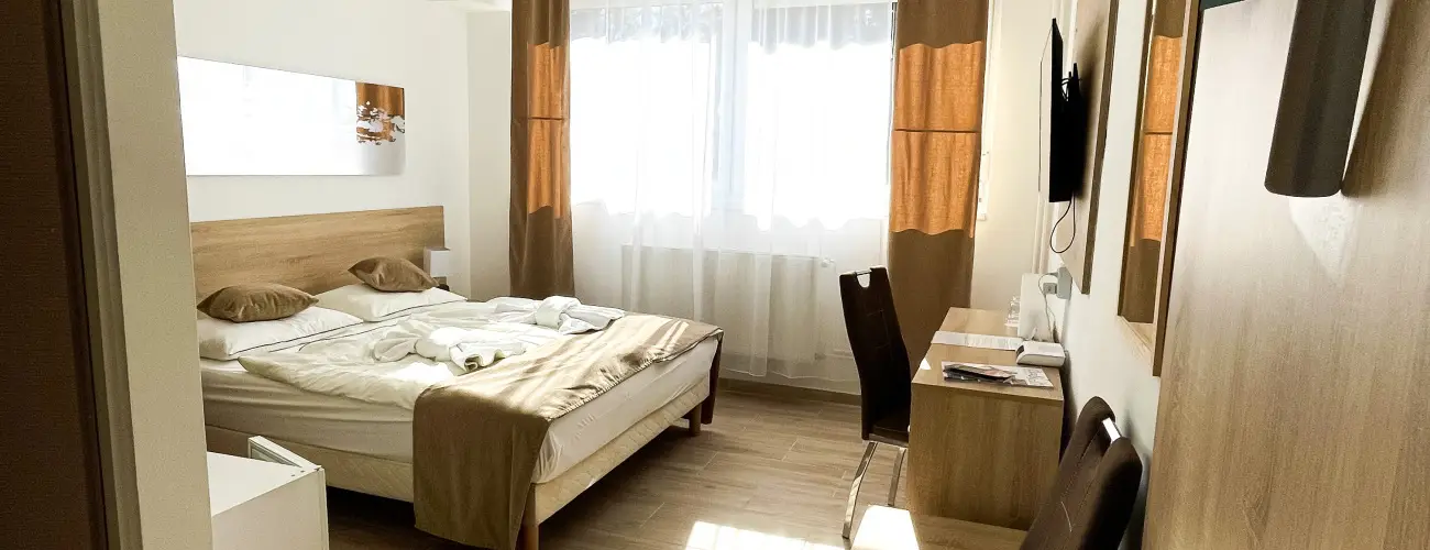 reg-t Hotel Tata - Summer Weekend (1 jtl)