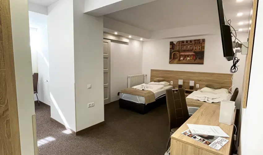reg-t Hotel Tata - Nyugdjas kedvezmnyes rak reggelis elltssal (1 jtl)