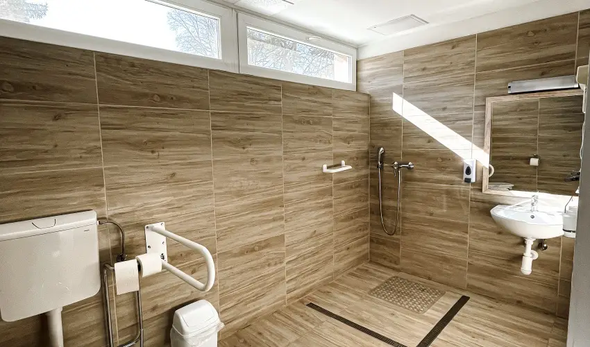 reg-t Hotel Tata - Nyugdjas kedvezmnyes rak reggelis elltssal (1 jtl)