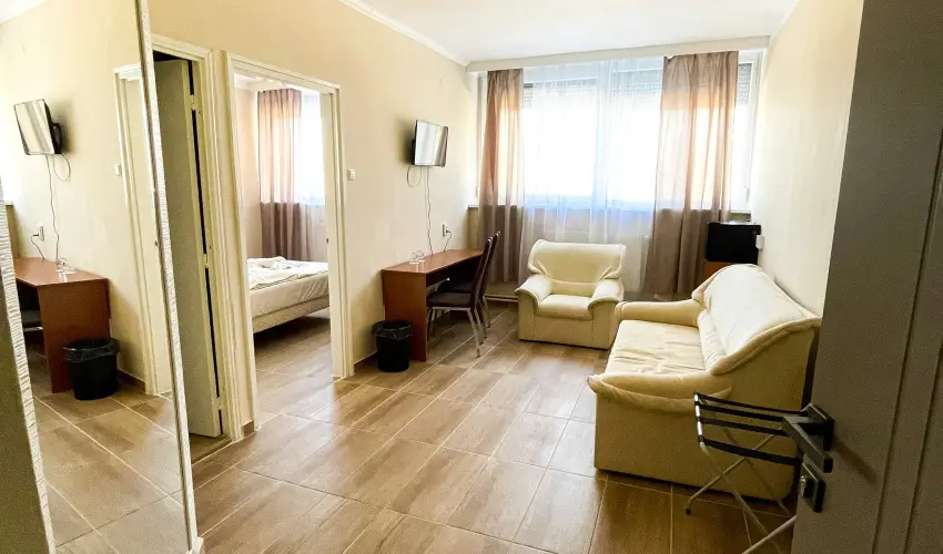 reg-t Hotel Tata - Nyugdjas kedvezmnyes rak reggelis elltssal (1 jtl)