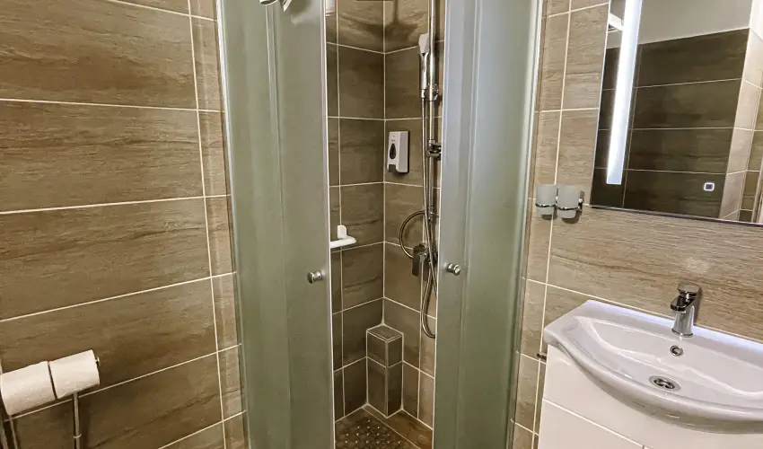 reg-t Hotel Tata - Nyugdjas kedvezmnyes rak reggelis elltssal (1 jtl)