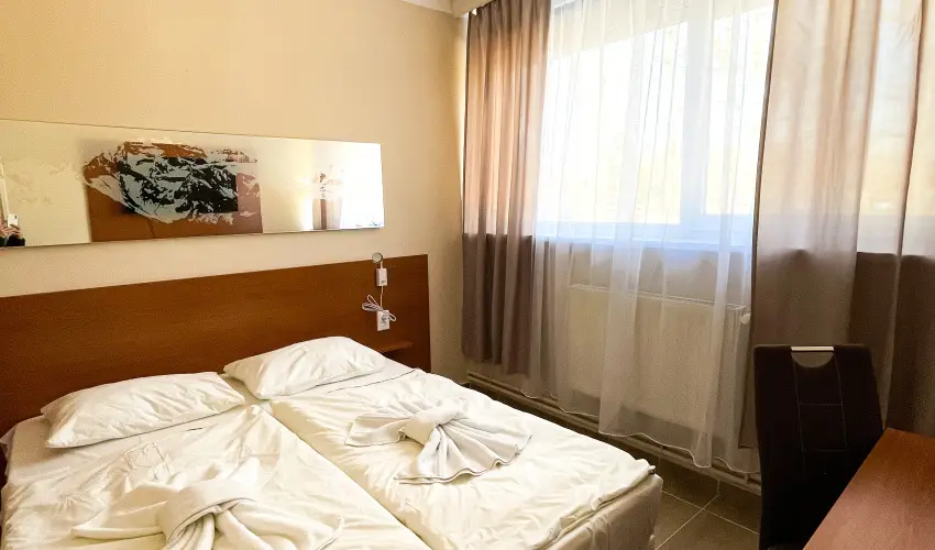 reg-t Hotel Tata - Nyugdjas kedvezmnyes rak reggelis elltssal (1 jtl)