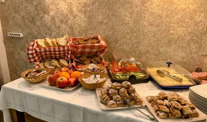 reg-t Hotel Tata - Nyugdjas kedvezmnyes rak reggelis elltssal (1 jtl)