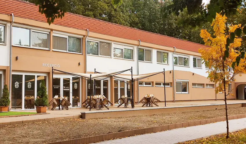 reg-t Hotel Tata - Nyugdjas kedvezmnyes rak reggelis elltssal (1 jtl)