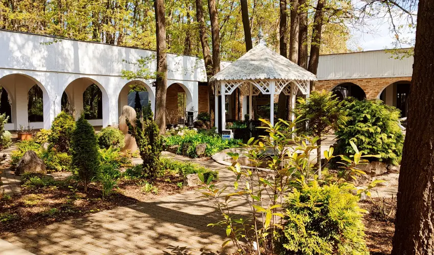 reg-t Hotel Tata - Nyugdjas kedvezmnyes rak reggelis elltssal (1 jtl)