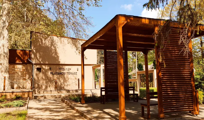 reg-t Hotel Tata - Nyugdjas kedvezmnyes rak reggelis elltssal (1 jtl)