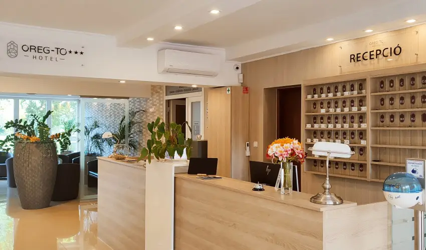 reg-t Hotel Tata - Nyugdjas kedvezmnyes rak reggelis elltssal (1 jtl)