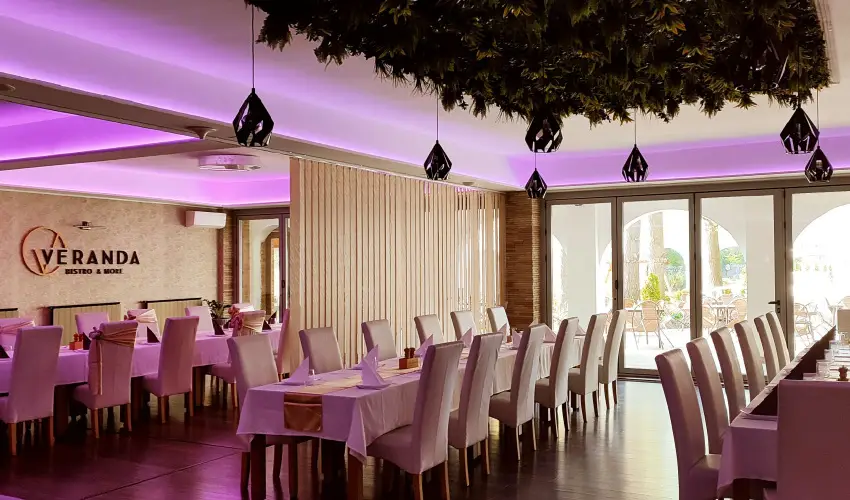 reg-t Hotel Tata - Nyugdjas kedvezmnyes rak reggelis elltssal (1 jtl)