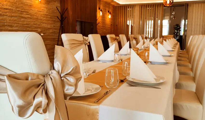 reg-t Hotel Tata - Nyugdjas kedvezmnyes rak reggelis elltssal (1 jtl)