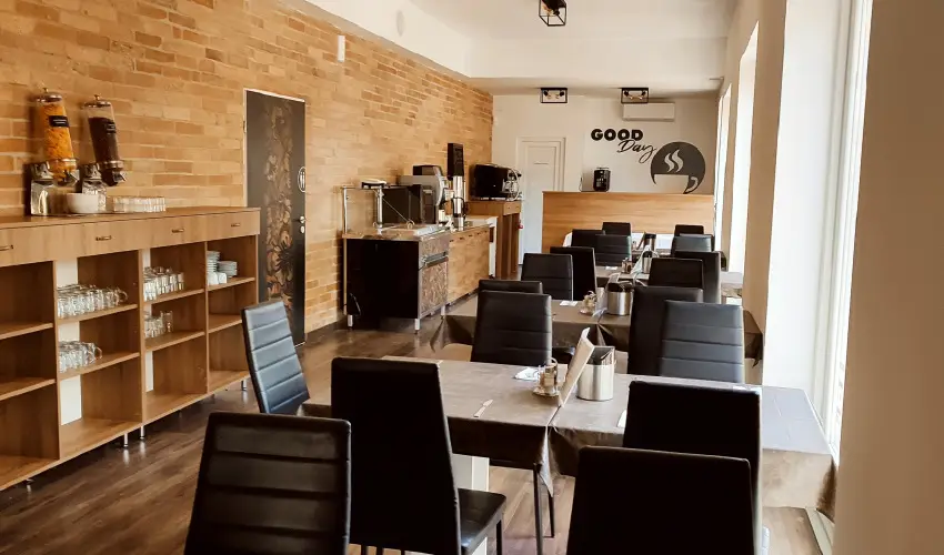 reg-t Hotel Tata - Nyugdjas kedvezmnyes rak reggelis elltssal (1 jtl)