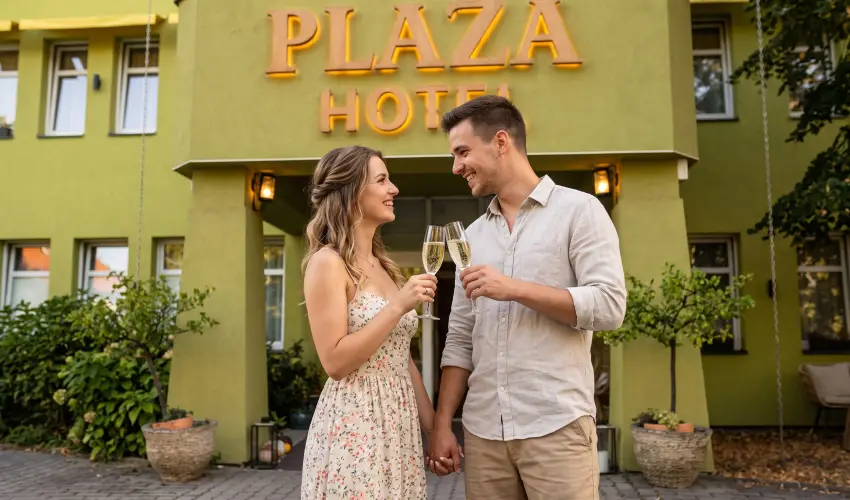 Pl�za Hotel Gyula Gyula - Pl�za �res� reggelis ell�t�ssal (min. 2 �j)