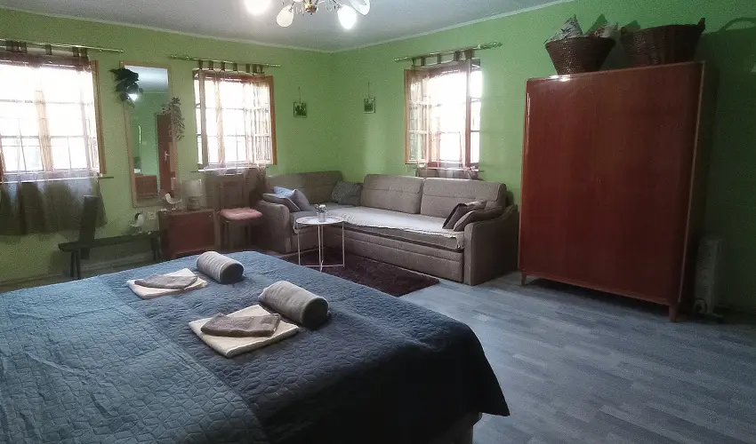 Pni Kuck Vendghz s Minifarm  Hosszvlgy - Nyugdjas kedvezmnyes rak (1 jtl)