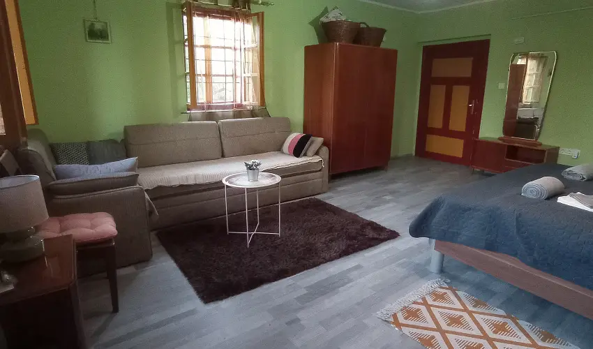 Pni Kuck Vendghz s Minifarm  Hosszvlgy - Nyugdjas kedvezmnyes rak (1 jtl)