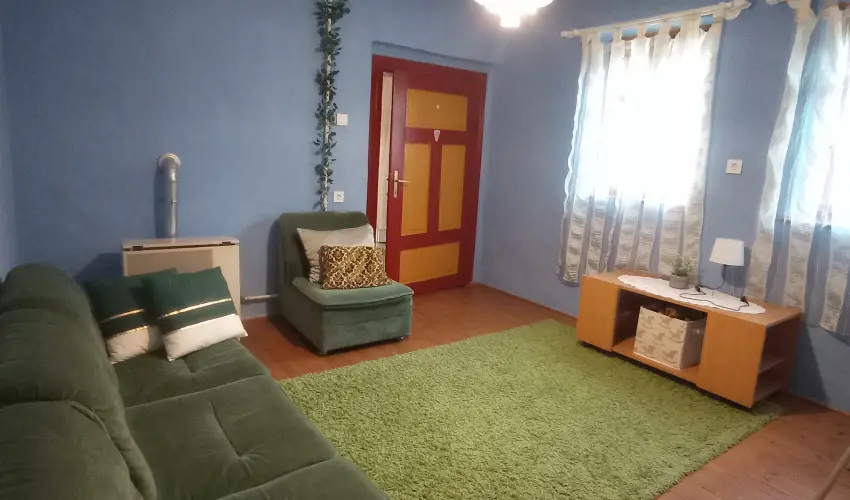 Pni Kuck Vendghz s Minifarm  Hosszvlgy - Nyugdjas kedvezmnyes rak (1 jtl)