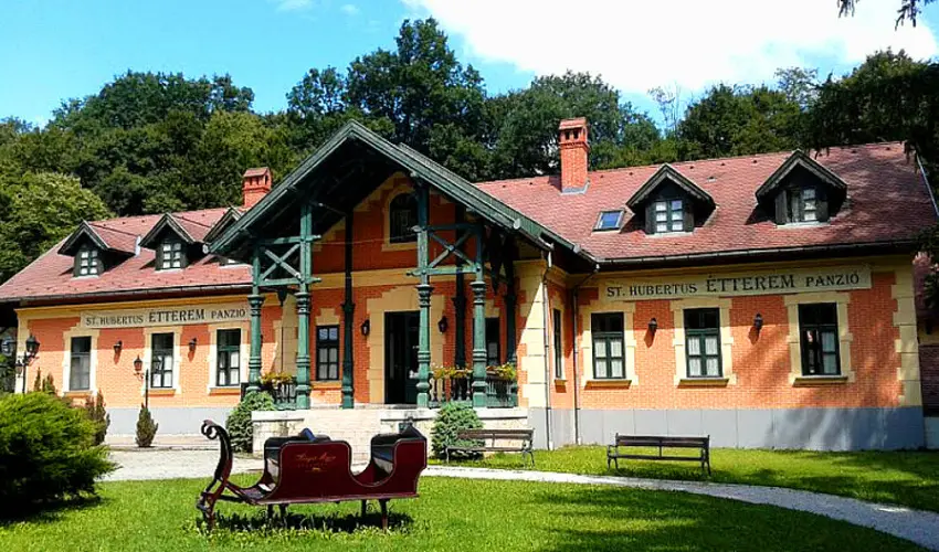 Szent Hubertus Panzi� Par�dsasv�r - Nyugd�jas kedvezm�nyes �rak reggelis ell�t�ssal (1 �jt�l)