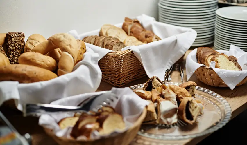 Hotel Adalbert - Szent Gyrgy Hz Esztergom - Nyugdjas kedvezmnyes rak reggelis elltssal (1 jtl)