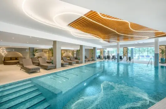 Kenese Bay Garden Resort & Conference - Nyugd�jas kedvezm�nyes �r f�lpanzi�val (1 �jt�l)