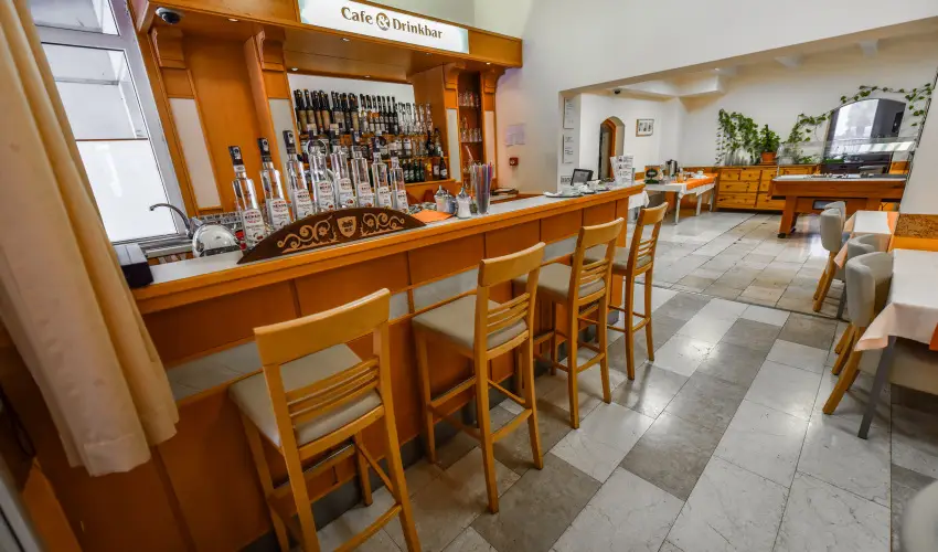 Aqua Hotel Term�l Mosonmagyar�v�r - Nyugd�jas kedvezm�nyes �r f�lpanzi�val, f�rd�bel�p�vel (1 �jt�l)