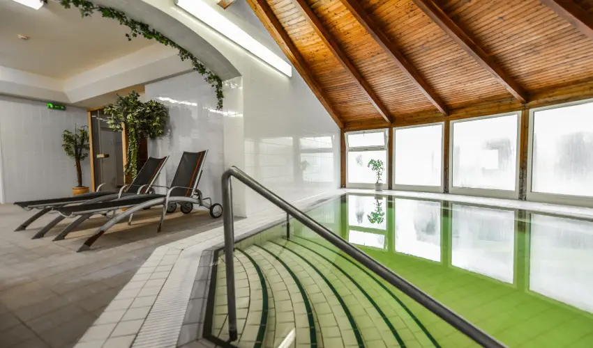 Aqua Hotel Term�l Mosonmagyar�v�r - Nyugd�jas kedvezm�nyes �r f�lpanzi�val, f�rd�bel�p�vel (1 �jt�l)