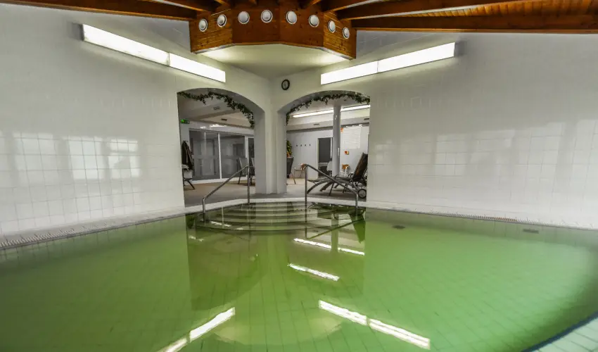 Aqua Hotel Term�l Mosonmagyar�v�r - Nyugd�jas kedvezm�nyes �r f�lpanzi�val, f�rd�bel�p�vel (1 �jt�l)