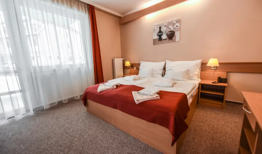 Aqua Hotel Term�l Mosonmagyar�v�r - Nyugd�jas kedvezm�nyes �r f�lpanzi�val, f�rd�bel�p�vel (1 �jt�l)