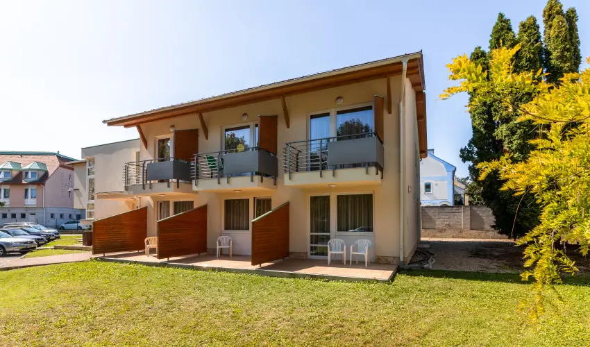 Aqua Hotel Term�l Mosonmagyar�v�r - Nyugd�jas kedvezm�nyes �r f�lpanzi�val, f�rd�bel�p�vel (1 �jt�l)