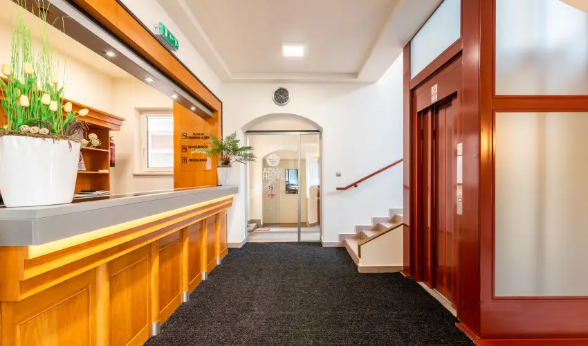 Aqua Hotel Term�l Mosonmagyar�v�r - Nyugd�jas kedvezm�nyes �r f�lpanzi�val, f�rd�bel�p�vel (1 �jt�l)