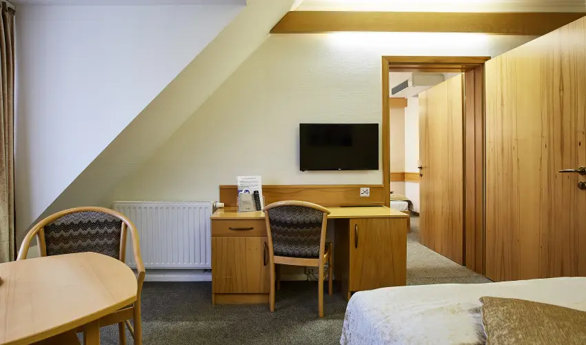 Aqua Hotel Term�l Mosonmagyar�v�r - Nyugd�jas kedvezm�nyes �r f�lpanzi�val, f�rd�bel�p�vel (1 �jt�l)