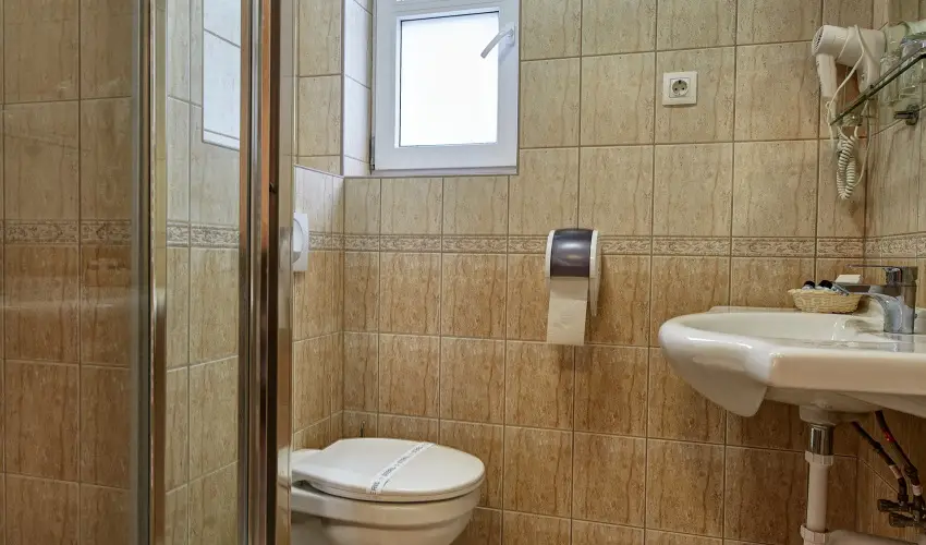 Aqua Hotel Term�l Mosonmagyar�v�r - Nyugd�jas kedvezm�nyes �r f�lpanzi�val, f�rd�bel�p�vel (1 �jt�l)