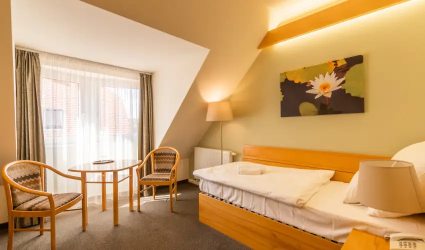 Aqua Hotel Term�l Mosonmagyar�v�r - Nyugd�jas kedvezm�nyes �r f�lpanzi�val, f�rd�bel�p�vel (1 �jt�l)