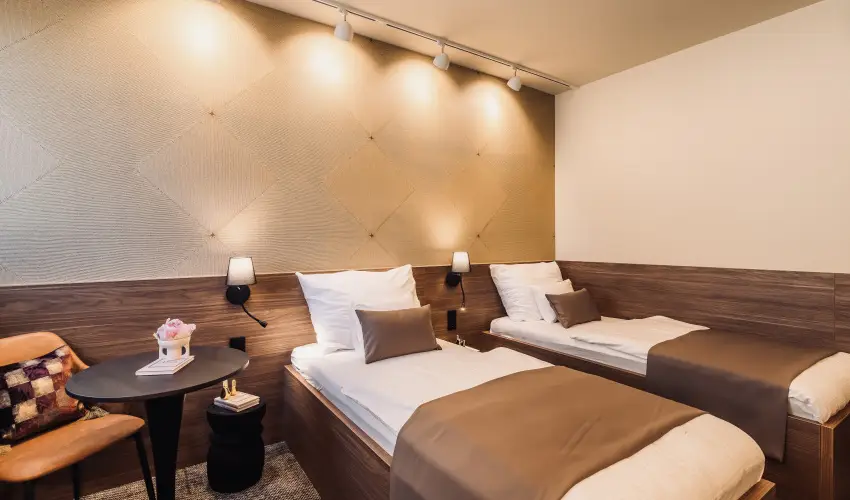 Aqua Hotel Term�l Mosonmagyar�v�r - Nyugd�jas kedvezm�nyes �r f�lpanzi�val, f�rd�bel�p�vel (1 �jt�l)