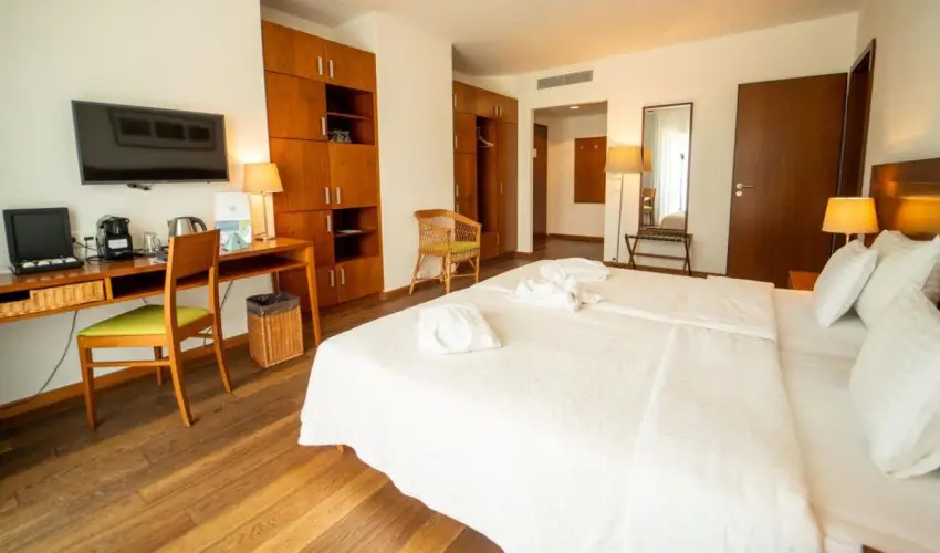 Tisza Balneum Hotel Tiszaf�red - Ny�rut� a Balneumban (min. 2 �j)