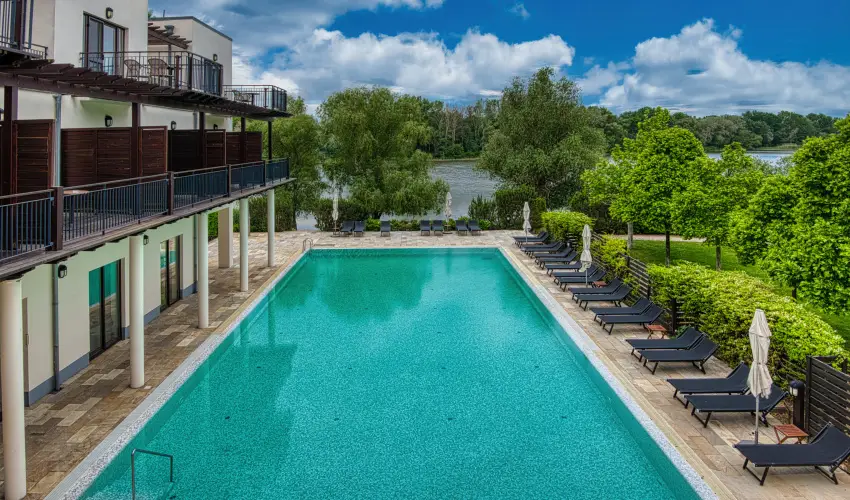 Tisza Balneum Hotel Tiszaf�red - Ny�rut� a Balneumban (min. 2 �j)