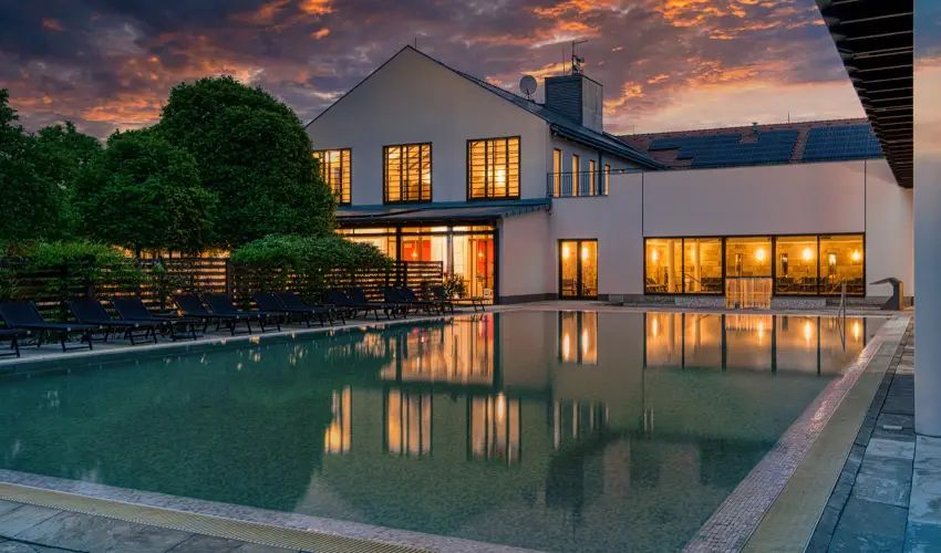 Tisza Balneum Hotel Tiszaf�red - Ny�rut� a Balneumban (min. 2 �j)