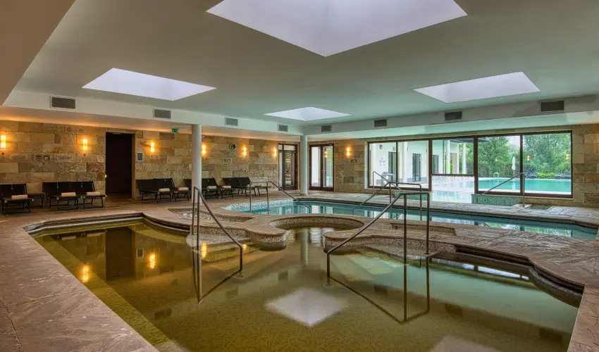 Tisza Balneum Hotel Tiszaf�red - Ny�rut� a Balneumban (min. 2 �j)