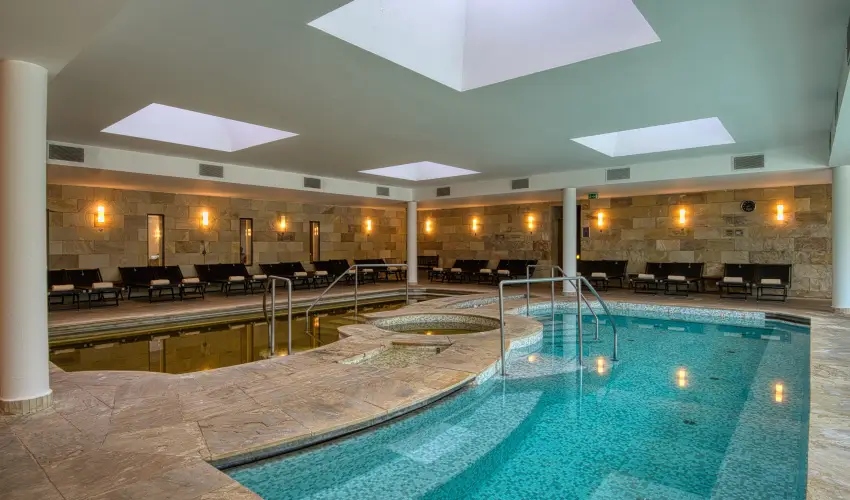 Tisza Balneum Hotel Tiszaf�red - Ny�rut� a Balneumban (min. 2 �j)