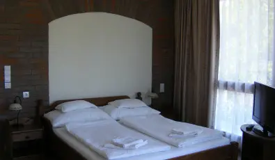 Viktor Bor- �s Vend�gh�z Balatonm�riaf�rd�