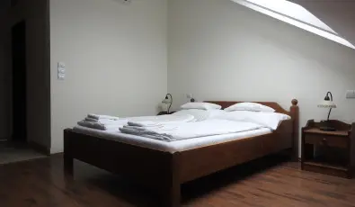 Viktor Bor- �s Vend�gh�z Balatonm�riaf�rd�