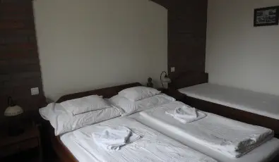 Viktor Bor- �s Vend�gh�z Balatonm�riaf�rd�