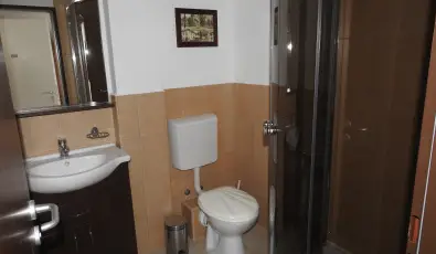 Viktor Bor- �s Vend�gh�z Balatonm�riaf�rd�