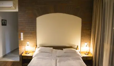 Viktor Bor- �s Vend�gh�z Balatonm�riaf�rd�