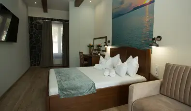 Viktor Bor- �s Vend�gh�z Balatonm�riaf�rd�